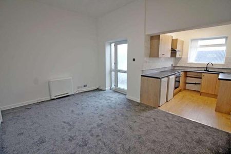 Crostons Road, BL8 - Photo 3