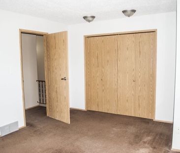 7F Grant Street, Red Deer, AB - Photo 2