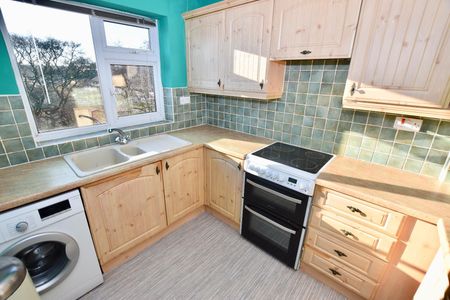 Bowfell Close, Nod Rise, Mount Nod, Coventry, CV5 7JN - 2 Bedroom Top Floor Flat - Photo 3