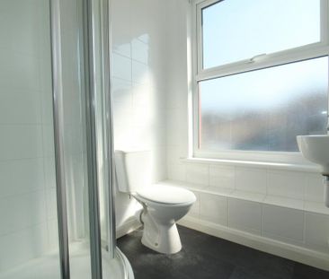 3 bedroom end of terrace house to rent - Photo 5