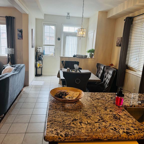 For Lease - 5463 Tenth Line Unit# Upper, Mississauga, Ontario - Photo 1