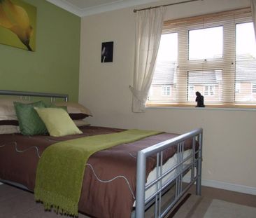 2 bedroom House in Lyon Oaks, Warfield - Photo 1