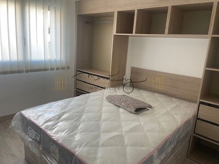 RODILHAN – APPARTEMENT P2 MEUBLÉ AVEC COUR PRIVATIVE, GARAGE ET STATIONNEMENT - Photo 3