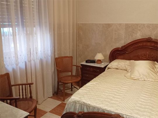 Planta baja de alquiler en Carrer Guillem de Castro, 17, El Castell - Photo 1