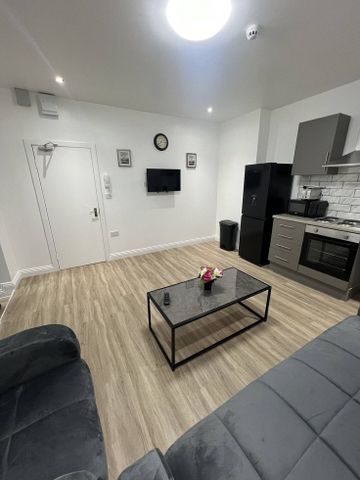 Day Street - Photo 2