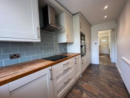 3 bedroom semi-detached house to rent - Photo 5