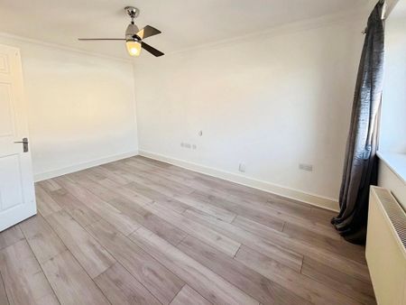 3 bedroom detached house to rent - Photo 3