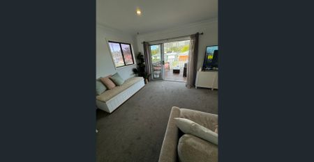 Spacious 3 bedroom house for Rent: Fully Furnished with All Bills Included! - Photo 3