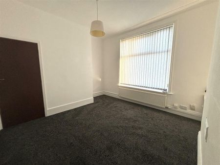 3 Bedroom Terraced House to Rent in Ashton - Photo 4