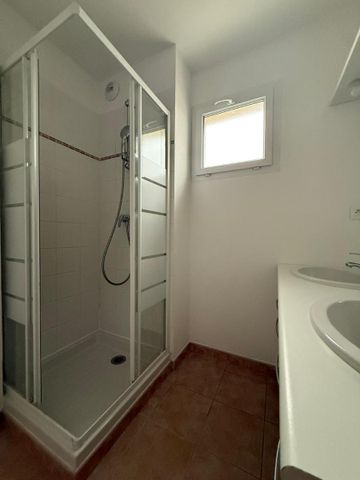 Location Appartement 3 pièces 59m² LEZIGNAN CORBIERES 11200 - Photo 3