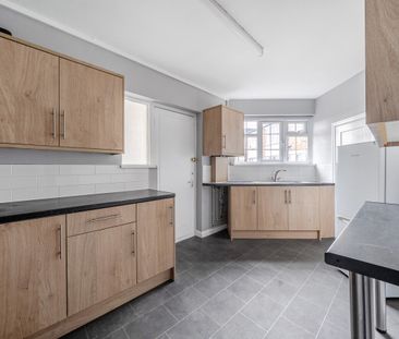 Imber Close, Esher, Surrey, KT10 - Photo 5