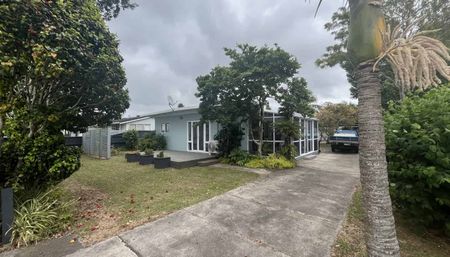 Fresh, Spacious & Ready for Summer Living! - Photo 5