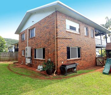 4 BEDROOM FAMILY HOME ON MEIKLEVILLE HILL! - Photo 5