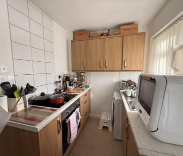 2 bedroom mews to rent - Photo 4