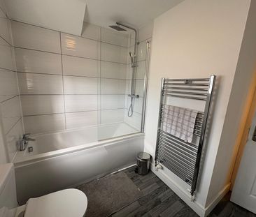 Room in a Shared House, Norfolk Road, RG30 - Photo 5