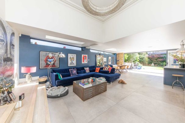 Wolseley Gardens, Chiswick, W4 - Photo 1