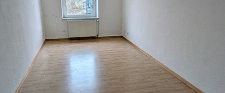 Mittendrin! Großzügige 4-Zimmer-Wohnung mit neuem Bad - Photo 1