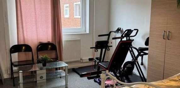 Room in a Shared Flat, Harts Lane, IG11 - Photo 2