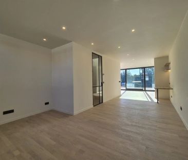 Ruime en luxueus afgewerkte duplex met 4 slaapkamers, terras en tuin. - Photo 1