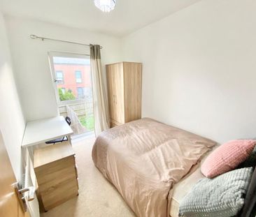 1 bedroom in a house share to rent - Photo 2