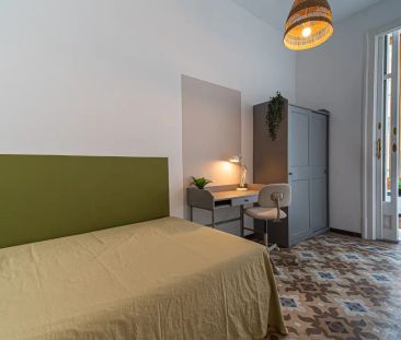 Room in shared apartment in Barcelona - Photo 5