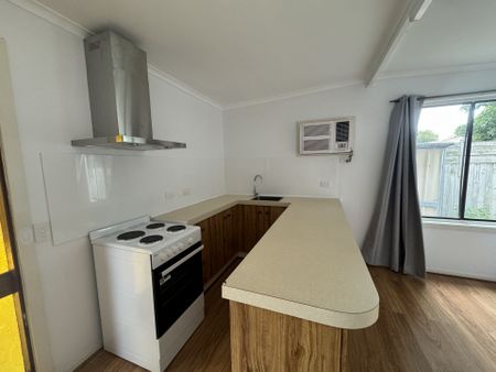 Charming 1-Bedroom House in Altona Meadows - WATER USUAGE BILL INCLUDED - Photo 3