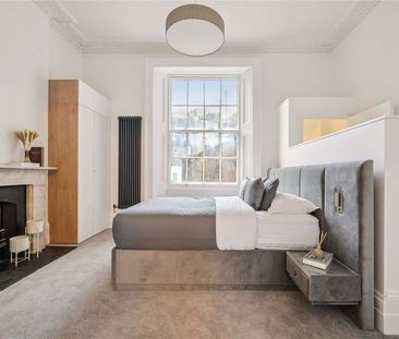 EXCLUSIVELY MANAGED BY SAVILLS. PETS WELCOME. AVAILABLE NOW. A newl... - Photo 2