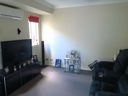 IMMACULATE HOME IN QUIET CLOSE - Photo 4