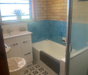 Broadbeach Waters - Photo 4