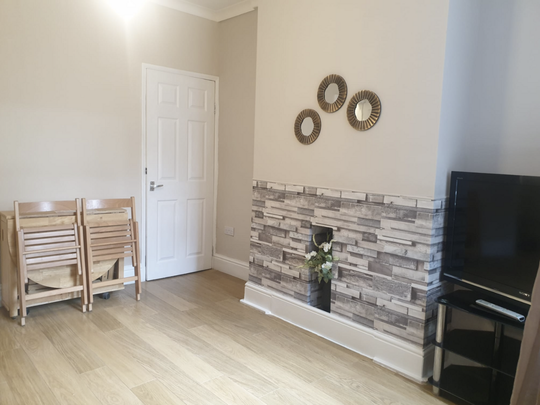 4 bedroom terraced house to rent - Photo 1