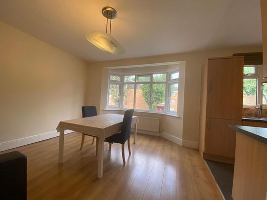 3 bed duplex to rent in Buckingham Road, Edgware, HA8 - Photo 1