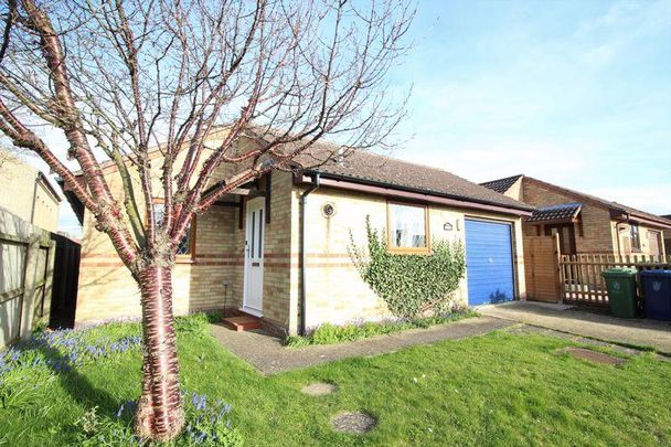 3 bedroom bungalow to rent - Photo 1