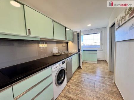 Pronájem zařízeného bytu 3+1 s lodžií, Kobylisy - Fotografie 2