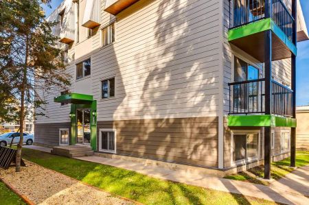 - 2 Bedroom at Evergreen Apartments - Photo 4