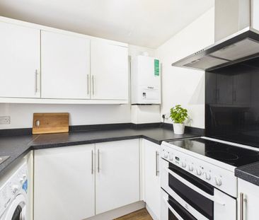 1 bedroom Maisonette in Station Approach, Aldershot - Photo 2