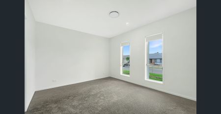 BRAND NEW MODERN HOME CLOSE TO SHOPS - Photo 5