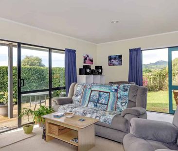 Charming 2-Bed Home in Awakeri - Photo 2