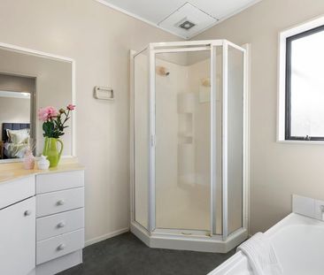 Sunny Single-Level Family Home - Ellerslie Comfort & Convenience - Photo 6