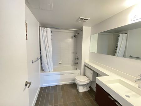 For Lease - 4 Spadina Avenue Unit# 1508, Toronto, Ontario - Photo 2