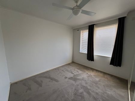 2 Bedroom Apartment&excl; Great Location&excl; - Photo 3