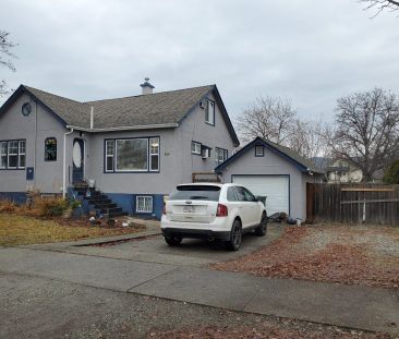 CENTRAL, 3 BED HOUSE WITH 1 CAR GARAGE, YARD! - Photo 1