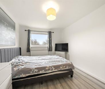 3 bedroom flat to rent - Photo 3