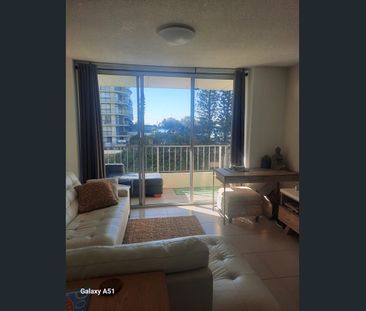 Surfers Paradise beachfront unit in prime location - Photo 1
