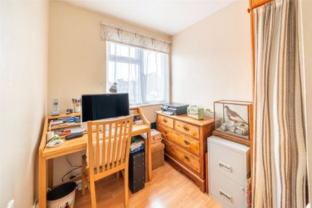 3 bedroom end of terrace house to rent - Photo 3