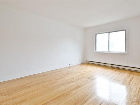 1827 Rue du Collège - Photo 2