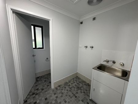 Single Storey Home - Photo 3