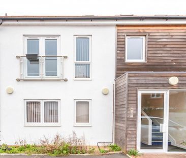 Kelston Close, - Photo 2