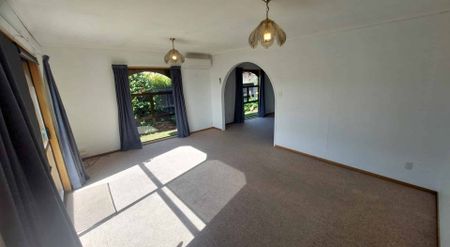 Picturesque backdrop of the port hills - Photo 2