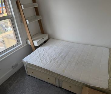 Room in a Shared House, Carlyle Road, E12 - Photo 2