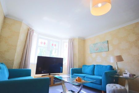 3 bedroom flat to rent - Photo 2